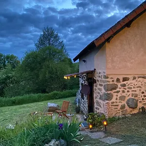 Maisonnette Chaleureuse De 35m2 , Miremont (Puy-de-Dome) France